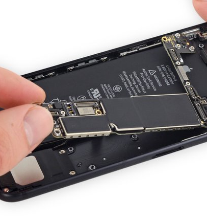 iPhone mainboard repair